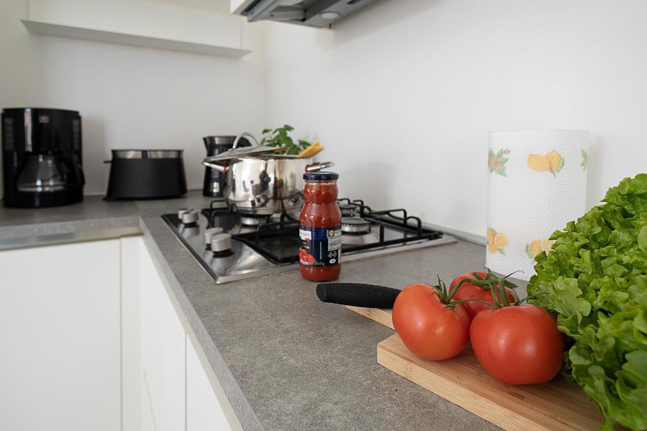 Apartment Brezza Di Lago - Regarda Travel Lazise Dış mekan fotoğraf