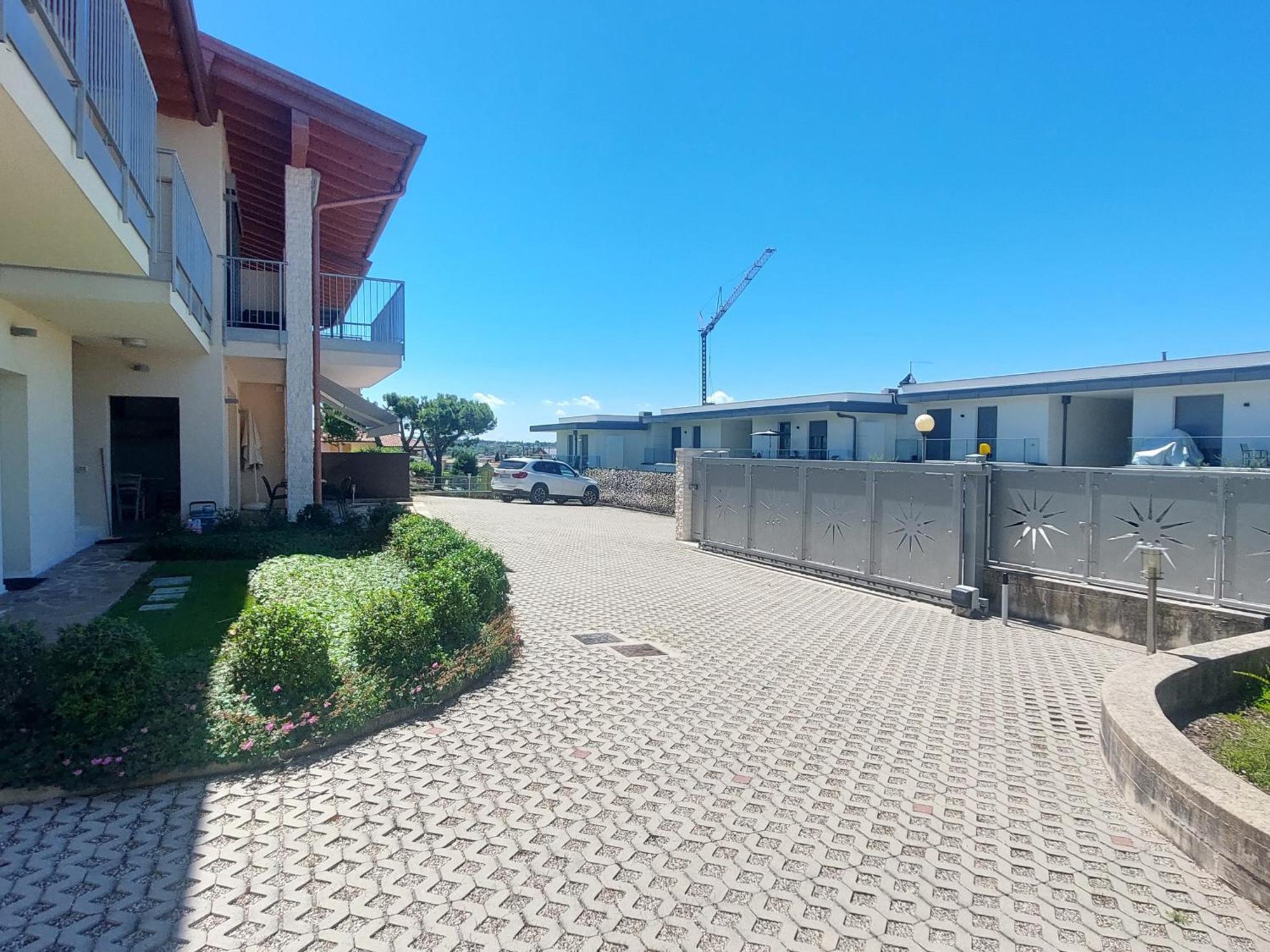 Apartment Brezza Di Lago - Regarda Travel Lazise Dış mekan fotoğraf