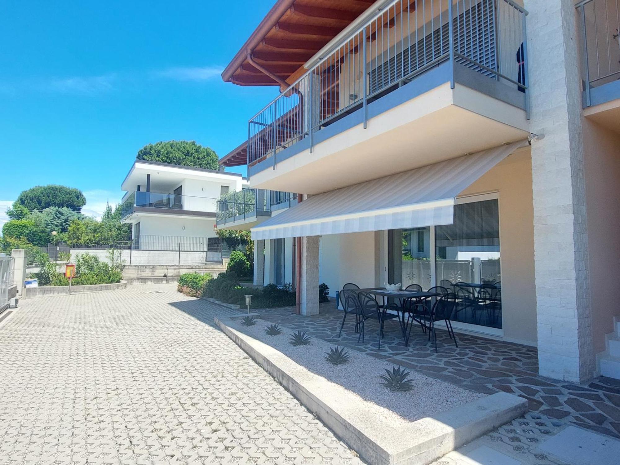 Apartment Brezza Di Lago - Regarda Travel Lazise Dış mekan fotoğraf